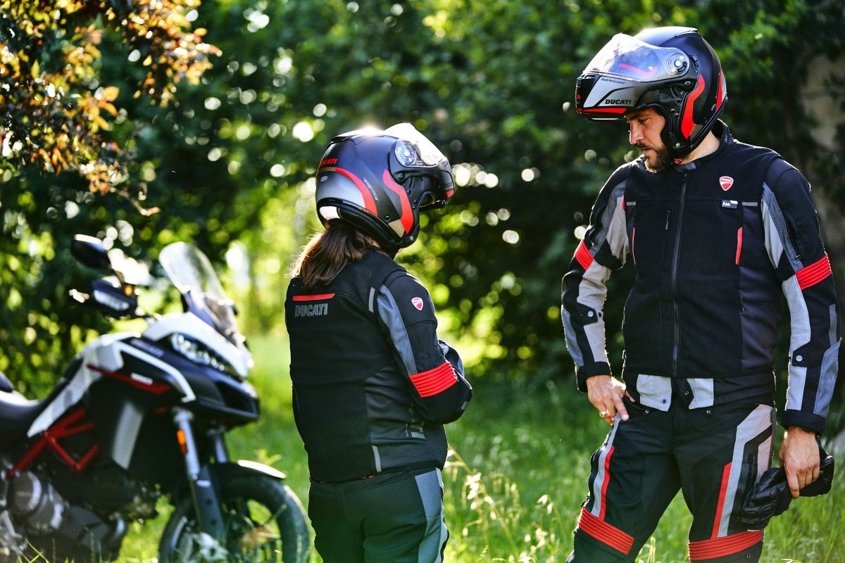 Ducati ra mắt áo giáp môtô được trang bị túi khí | DailyXe